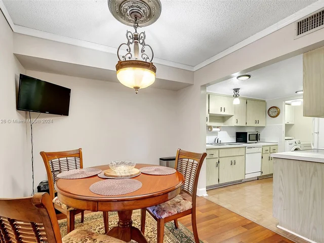 7175 Nova Dr # 405, Davie FL 33317