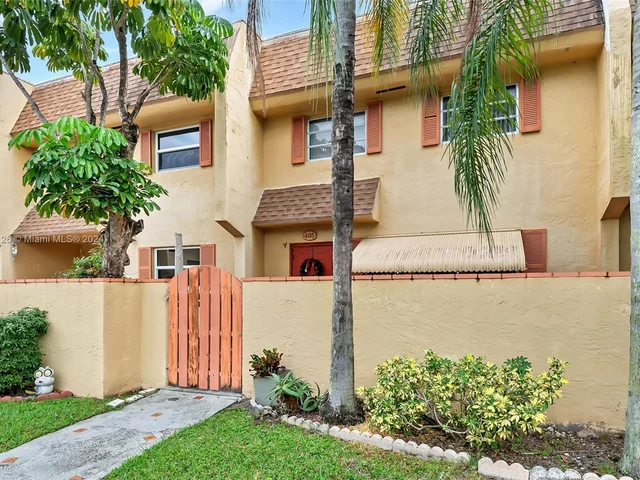 7175 Nova Dr # 405, Davie FL 33317