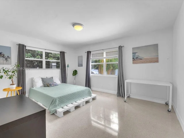 952 Hollywood Blvd, Hollywood FL 33019