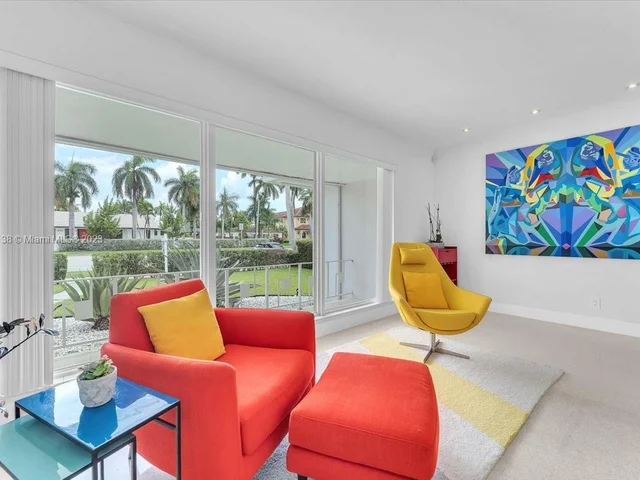 952 Hollywood Blvd, Hollywood FL 33019