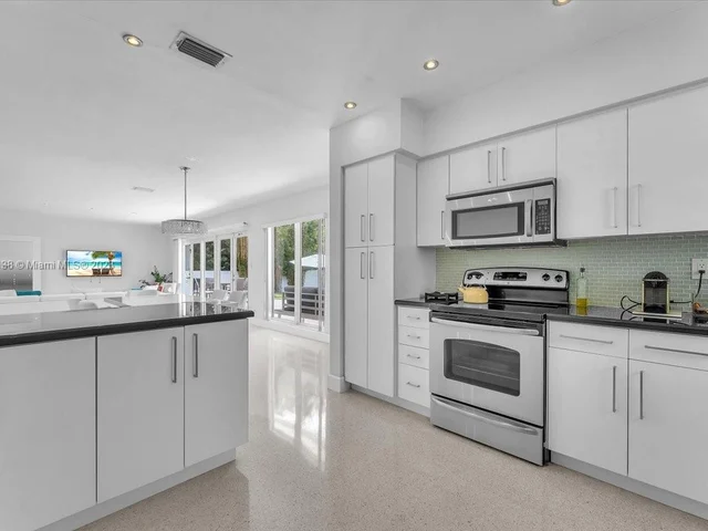 952 Hollywood Blvd, Hollywood FL 33019