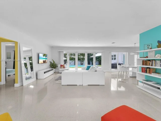 952 Hollywood Blvd, Hollywood FL 33019