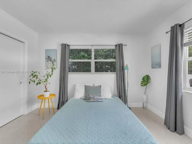 952 Hollywood Blvd, Hollywood FL 33019