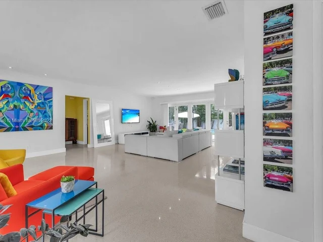 952 Hollywood Blvd, Hollywood FL 33019