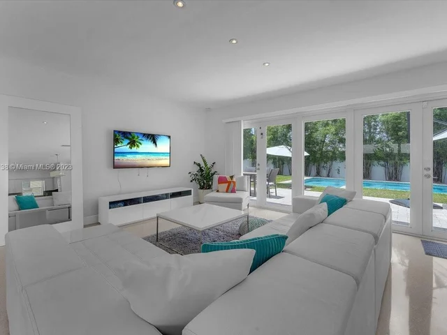 952 Hollywood Blvd, Hollywood FL 33019