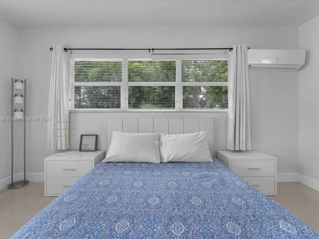 952 Hollywood Blvd, Hollywood FL 33019