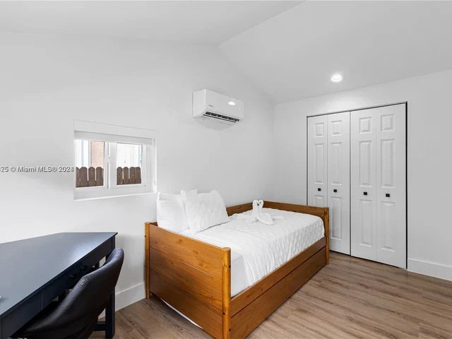 39 NW 49th St, Miami FL 33127