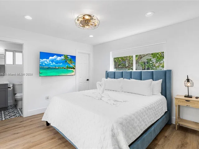 39 NW 49th St, Miami FL 33127