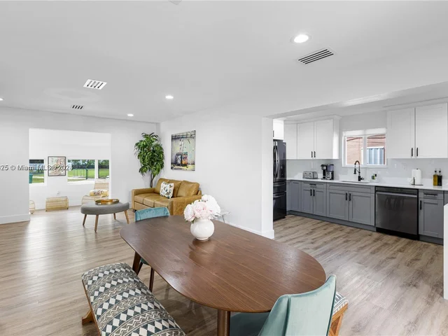 39 NW 49th St, Miami FL 33127