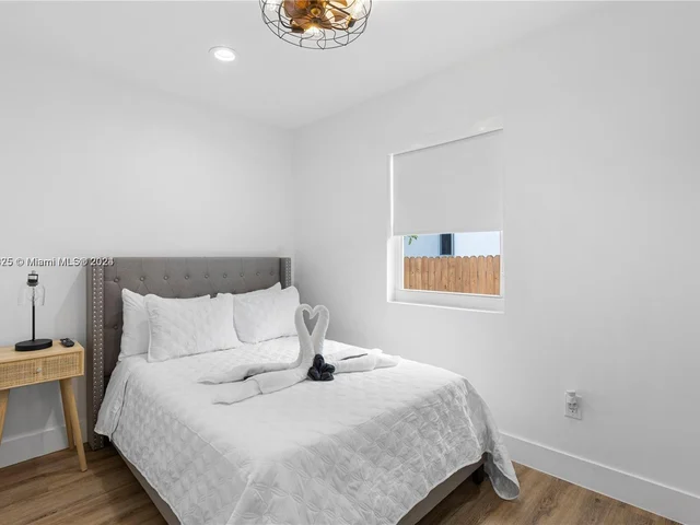 39 NW 49th St, Miami FL 33127