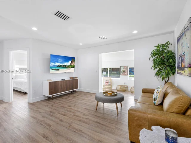 39 NW 49th St, Miami FL 33127