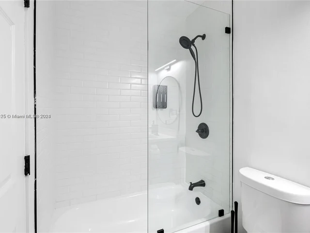 39 NW 49th St, Miami FL 33127