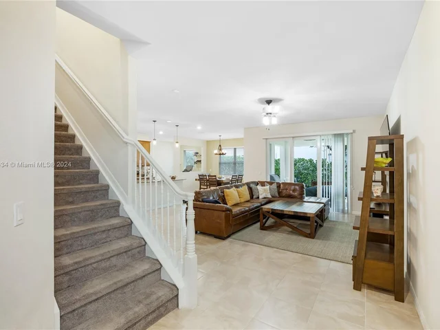 1595 Myrtle Oak Ter, Hollywood FL 33021