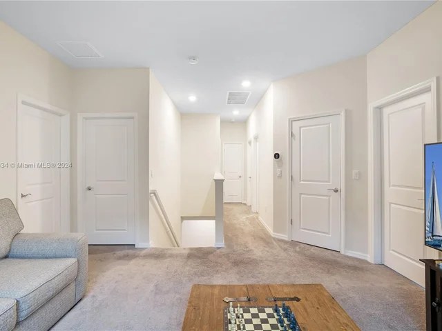 1595 Myrtle Oak Ter, Hollywood FL 33021