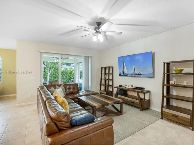 1595 Myrtle Oak Ter, Hollywood FL 33021