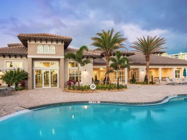 1595 Myrtle Oak Ter, Hollywood FL 33021