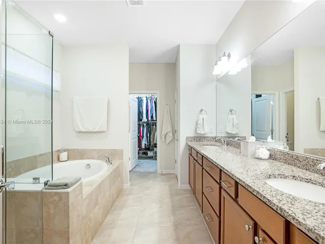 1595 Myrtle Oak Ter, Hollywood FL 33021