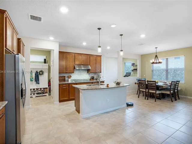 1595 Myrtle Oak Ter, Hollywood FL 33021