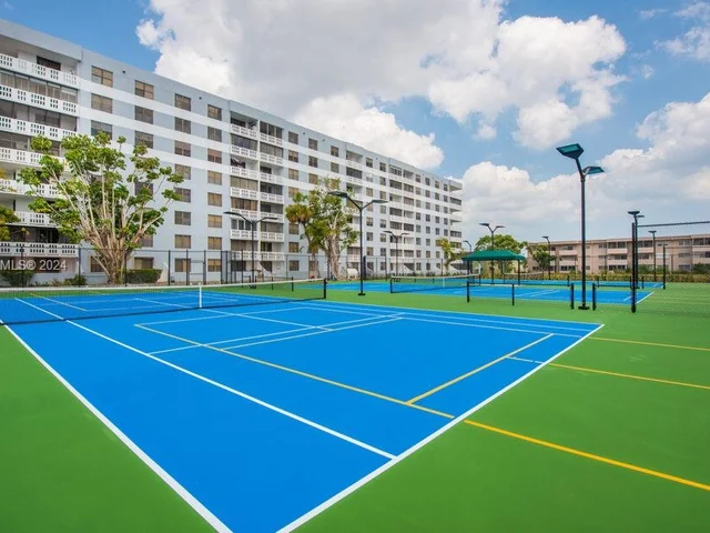 1595 Myrtle Oak Ter, Hollywood FL 33021