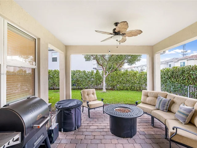 1595 Myrtle Oak Ter, Hollywood FL 33021