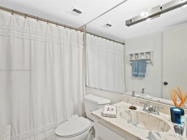 1440 Brickell Bay Dr # 707, Miami FL 33131