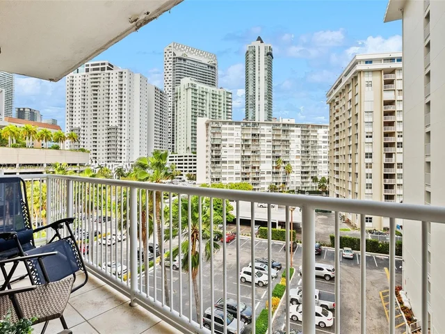 1440 Brickell Bay Dr # 707, Miami FL 33131