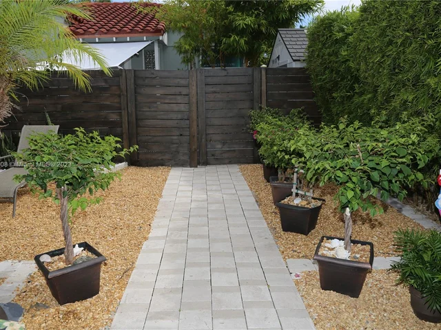 1535 Jackson St, Hollywood FL 33020