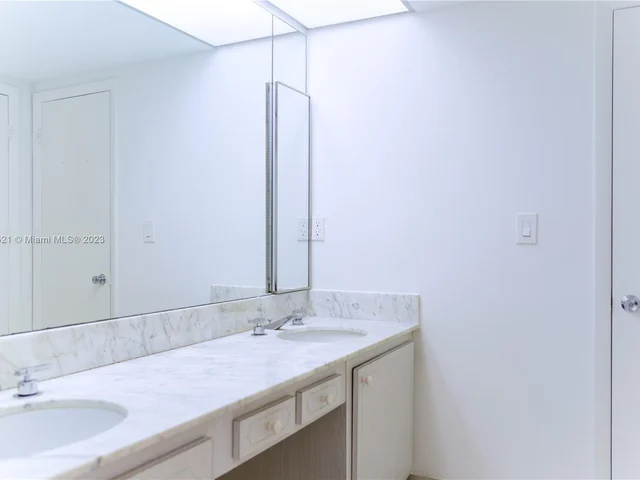 1121 Crandon Blvd # D1206, Key Biscayne FL 33149