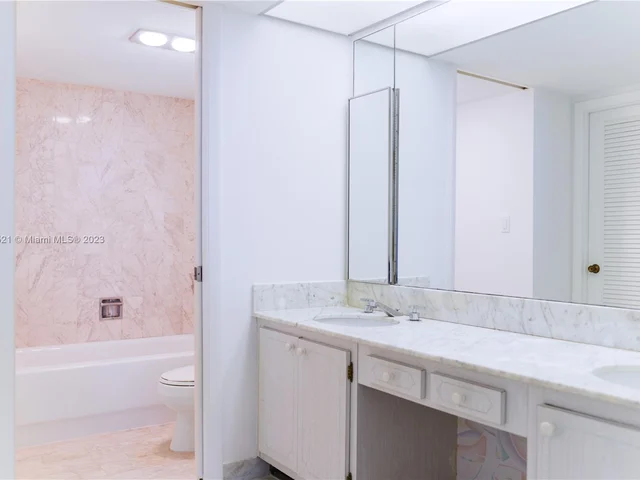 1121 Crandon Blvd # D1206, Key Biscayne FL 33149