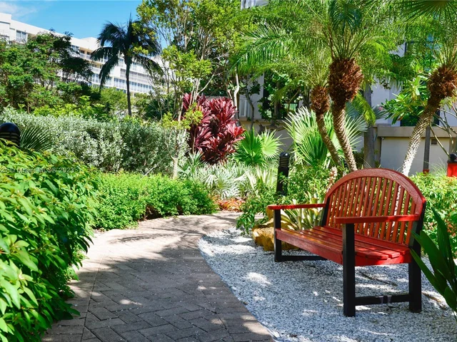 1121 Crandon Blvd # D1206, Key Biscayne FL 33149