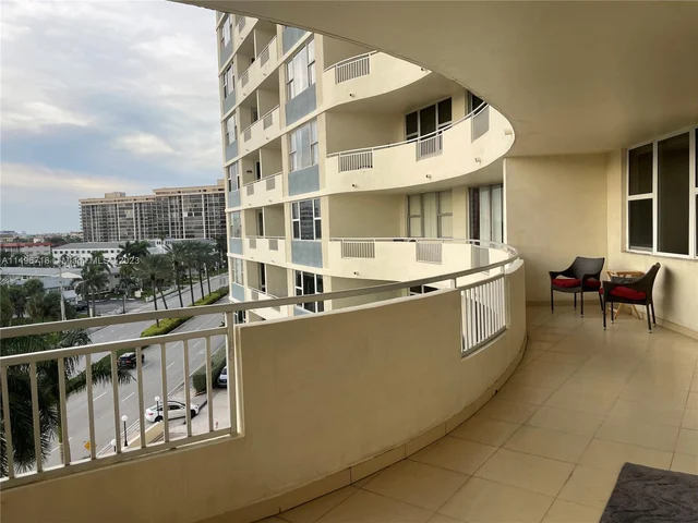 3180 S Ocean Dr # 519, Hallandale Beach FL 33009