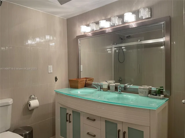 3180 S Ocean Dr # 519, Hallandale Beach FL 33009