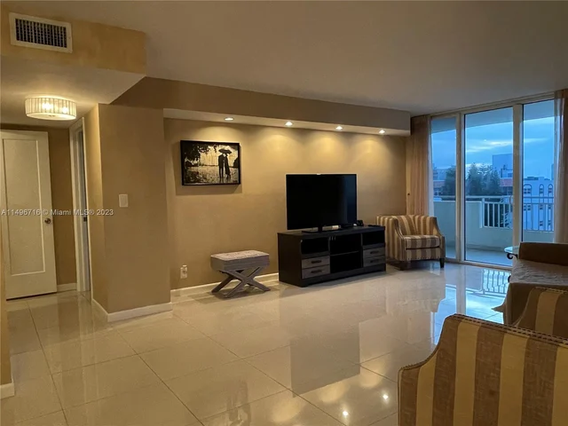 3180 S Ocean Dr # 519, Hallandale Beach FL 33009