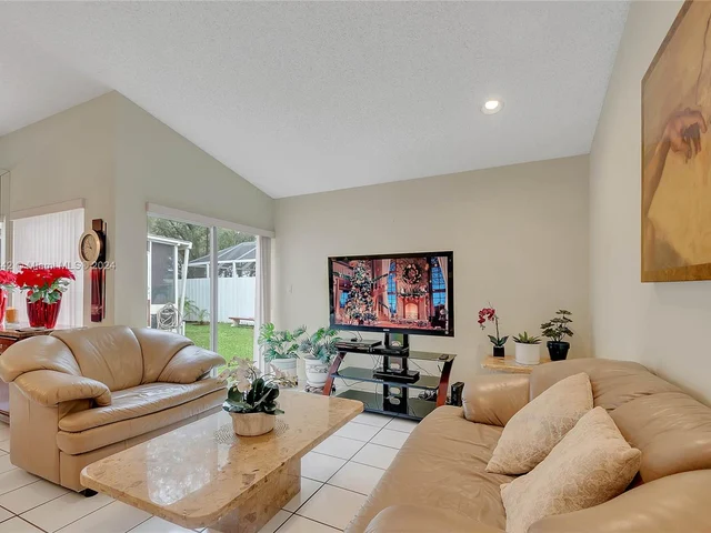 12756 NW 11th Ct, Sunrise FL 33323