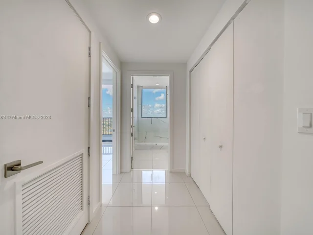 5252 NW 85th Ave, Doral FL 33166