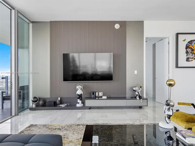 700 NE 26th terrace # 5301, Miami FL 33137