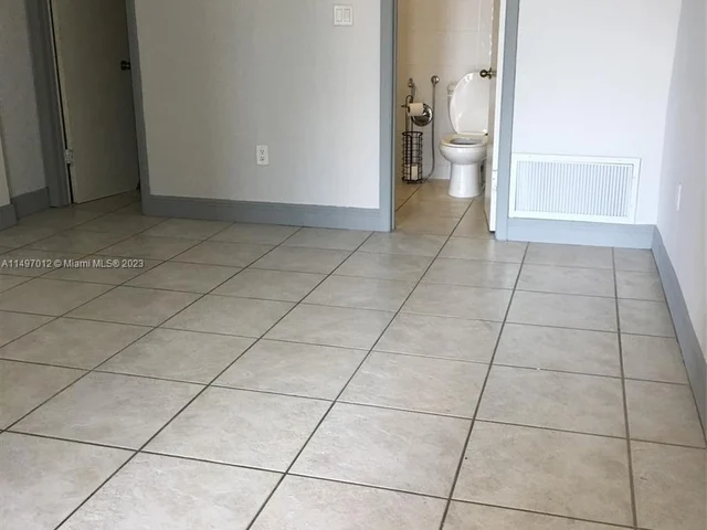 1305 W 46th St # 220, Hialeah FL 33012