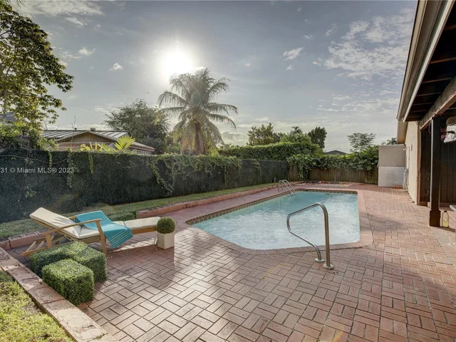 1645 SW 97th Ave, Miami FL 33165