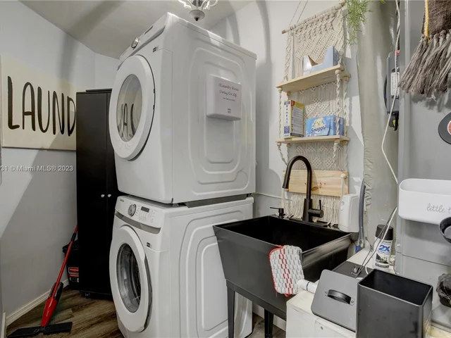 1645 SW 97th Ave, Miami FL 33165