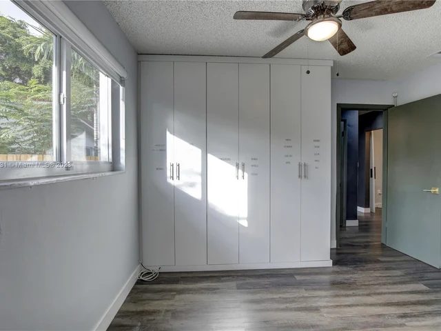 1645 SW 97th Ave, Miami FL 33165