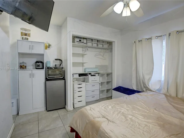 1645 SW 97th Ave, Miami FL 33165