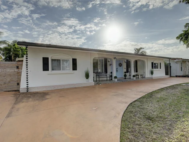 1645 SW 97th Ave, Miami FL 33165