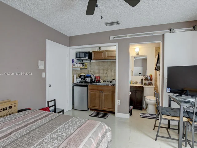 1645 SW 97th Ave, Miami FL 33165