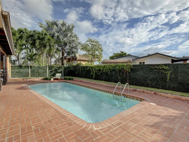 1645 SW 97th Ave, Miami FL 33165