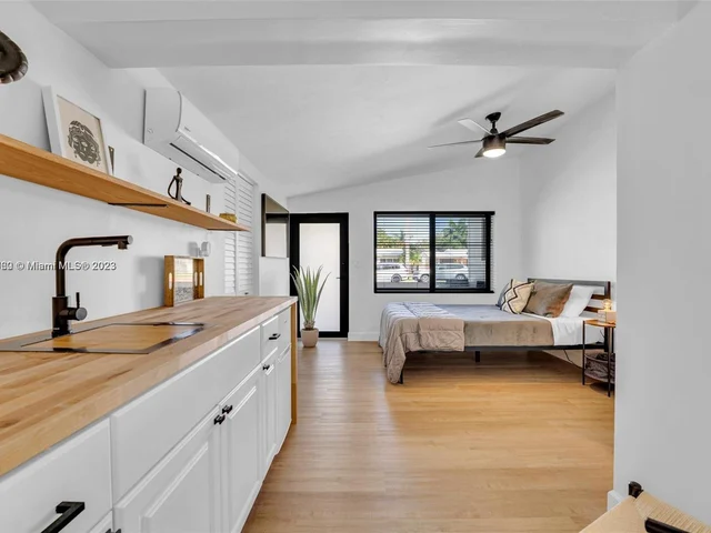 1514 Liberty St, Hollywood FL 33020