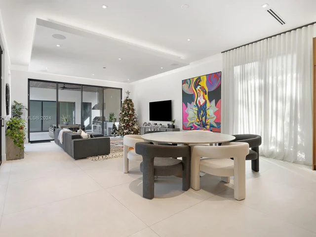 7310 SW 104th St, Pinecrest FL 33156