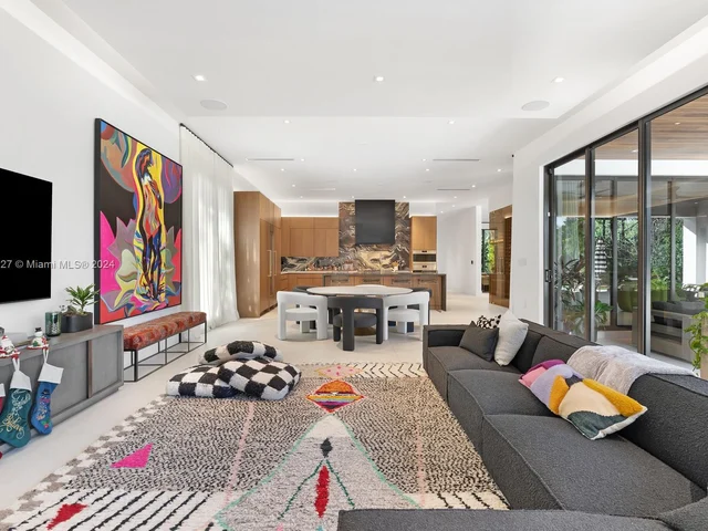 7310 SW 104th St, Pinecrest FL 33156