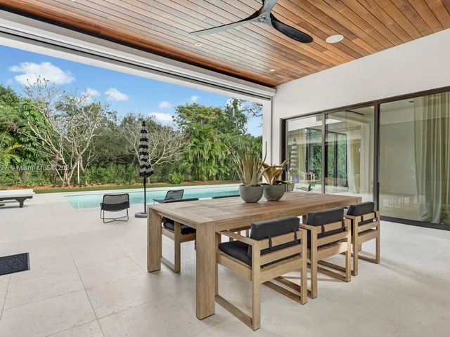 7310 SW 104th St, Pinecrest FL 33156