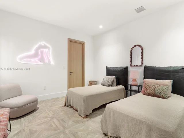 7310 SW 104th St, Pinecrest FL 33156