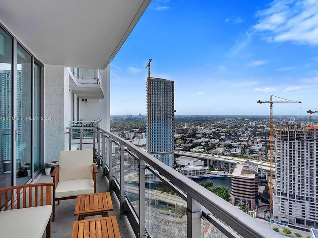 90 SW 3rd St # 4105, Miami FL 33130